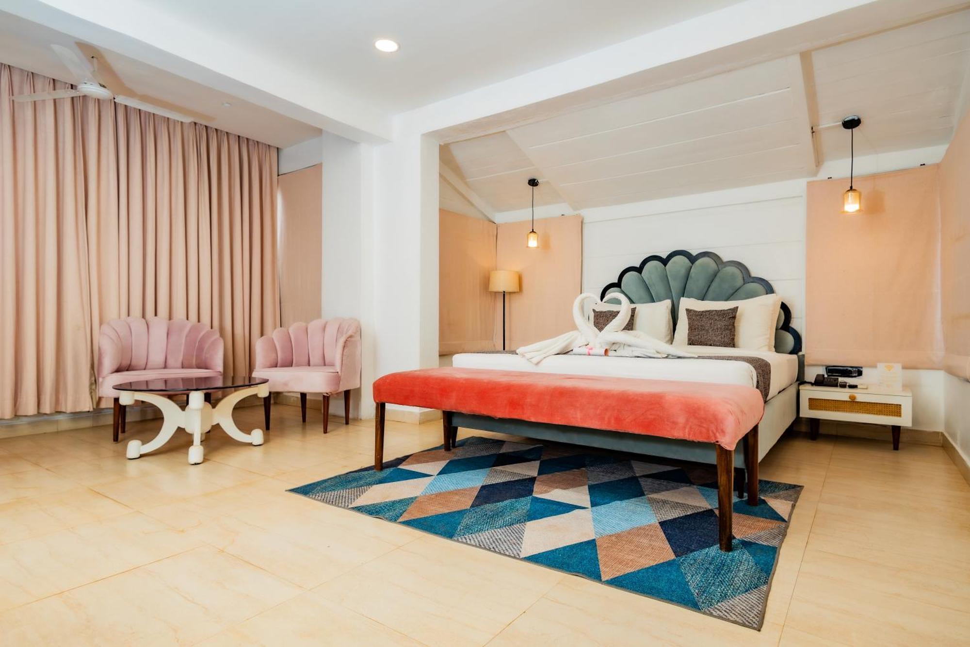 Mademoiselle Boutique Resort And Cafe Vagator Bagian luar foto