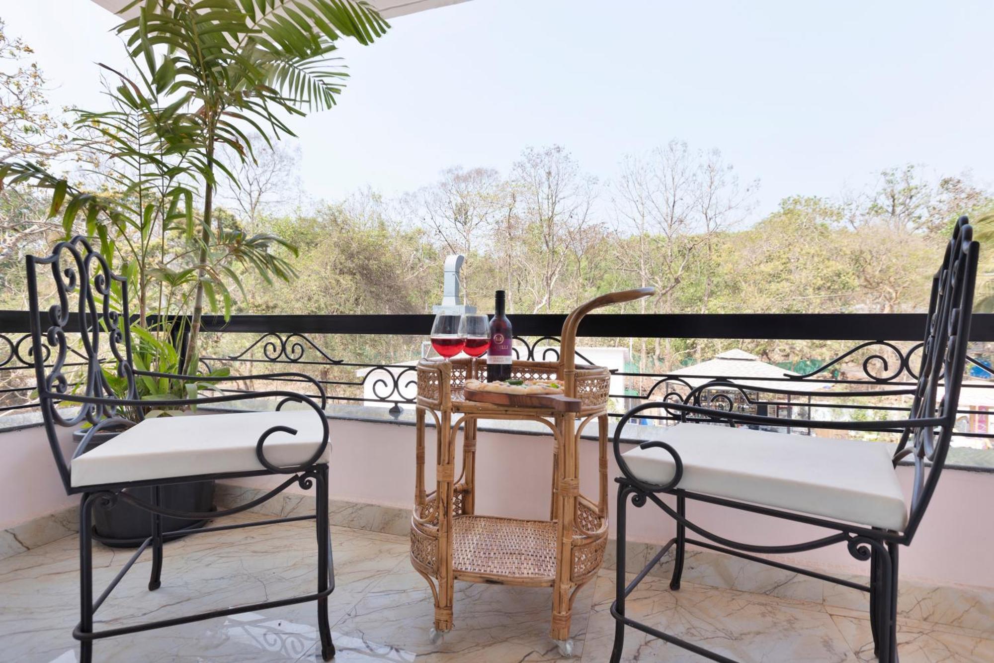 Mademoiselle Boutique Resort And Cafe Vagator Bagian luar foto