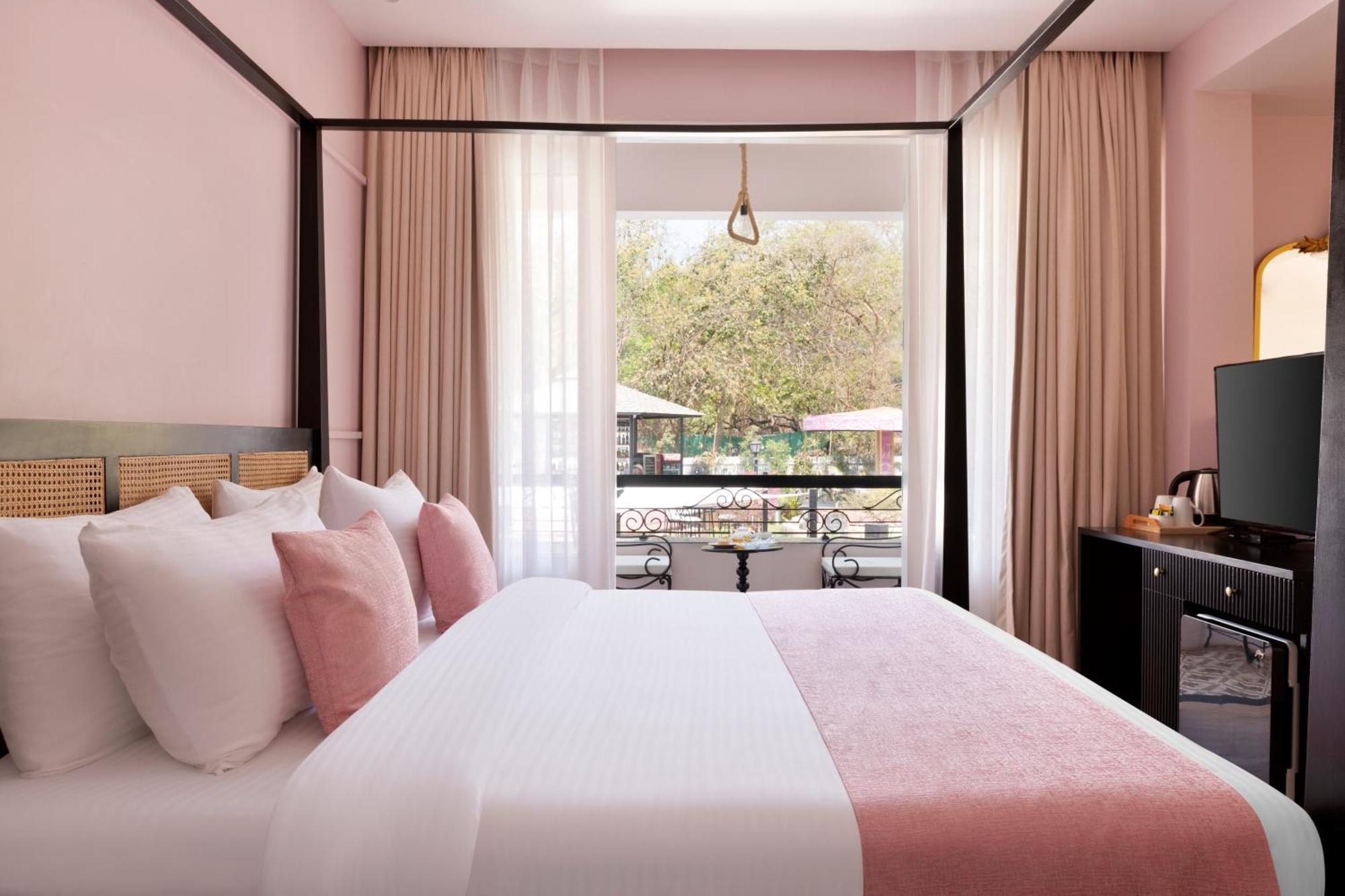 Mademoiselle Boutique Resort And Cafe Vagator Bagian luar foto