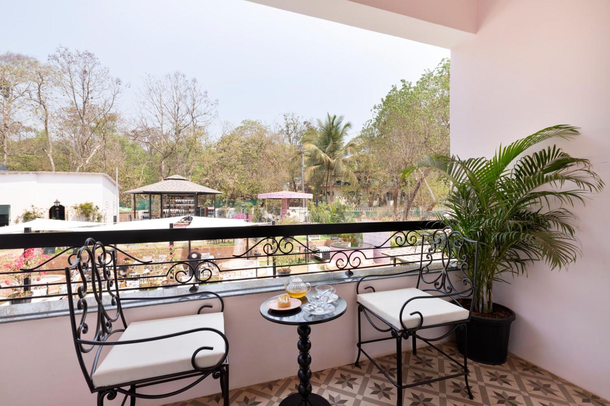 Mademoiselle Boutique Resort And Cafe Vagator Bagian luar foto