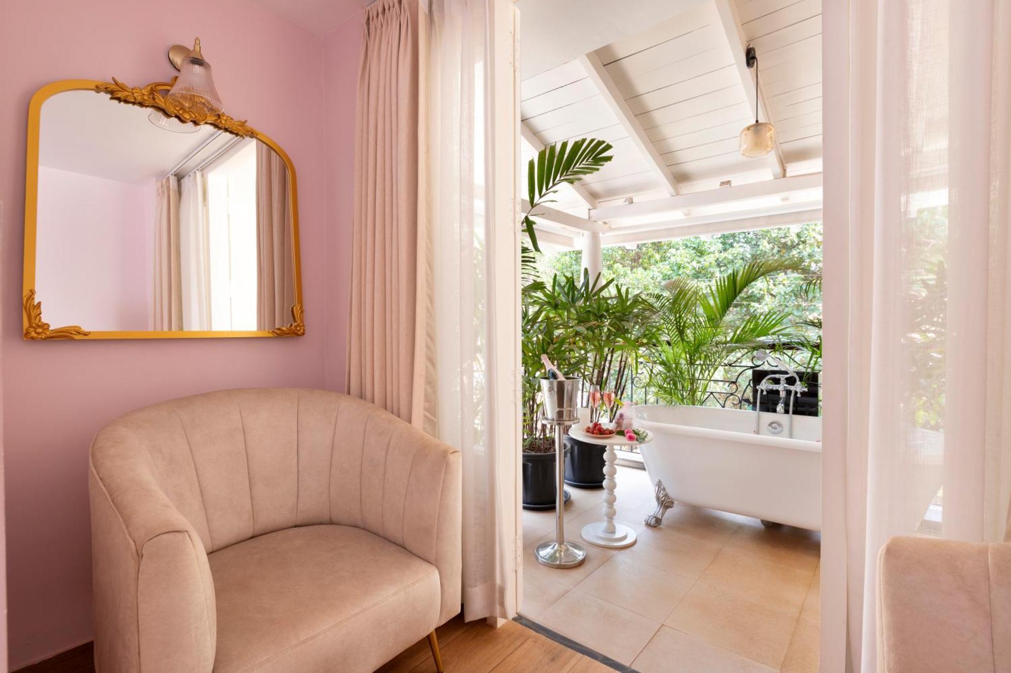 Mademoiselle Boutique Resort And Cafe Vagator Bagian luar foto